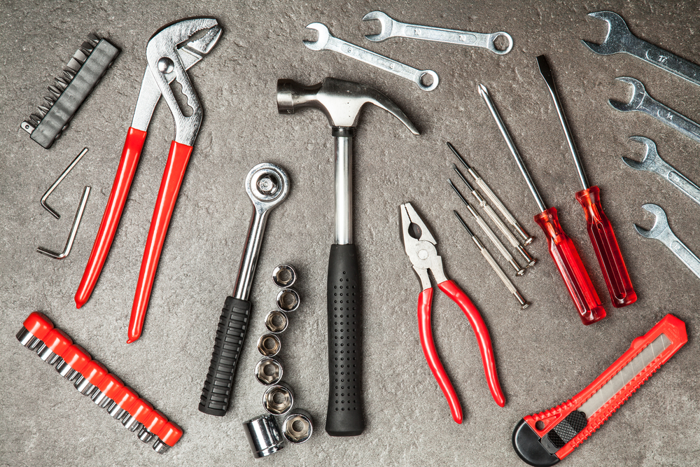 11 Items That Should Be in Every Driver's Car Tool Kit