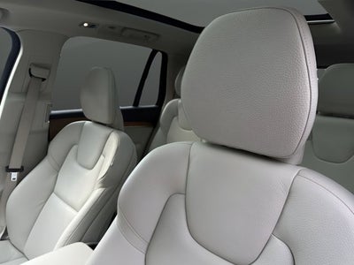 2022 Volvo XC90 Momentum