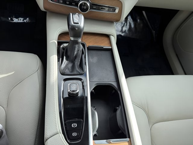 2022 Volvo XC90 Momentum